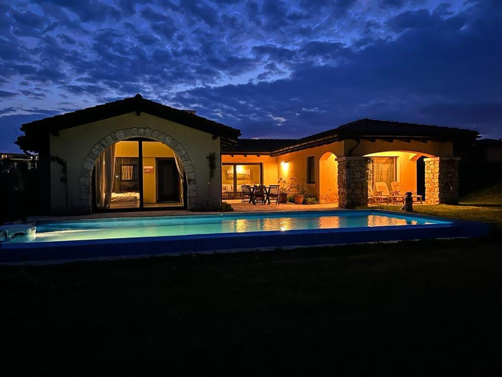 Private Villa At Blacksearama Golf & Villas Resort Балчик Екстериор снимка